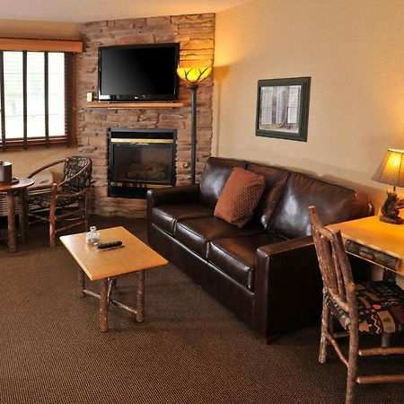 Boarders Inn & Suites By Cobblestone Hotels In Waukon Kültér fotó