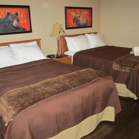 Boarders Inn & Suites By Cobblestone Hotels In Waukon Kültér fotó
