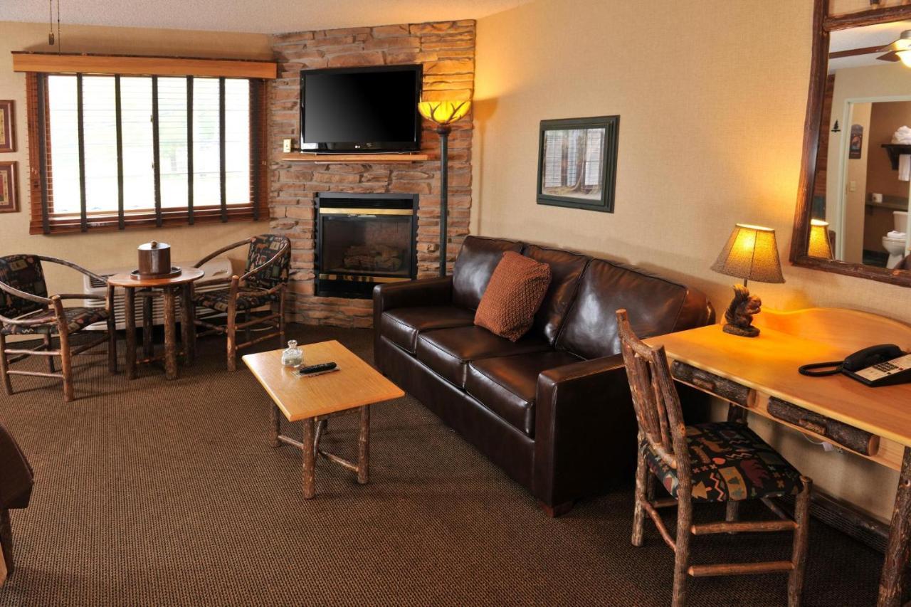 Boarders Inn & Suites By Cobblestone Hotels In Waukon Kültér fotó